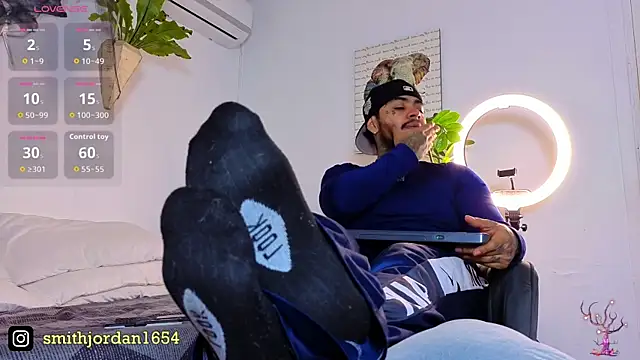 Snapshot of JordanSmiith_ chatting on October 24, 2025, 9:11 pm JordanSmiith online show from October 24, 2025, 9:11 pm