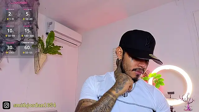 Snapshot of JordanSmiith_ chatting on October 28, 2025, 8:44 pm JordanSmiith online show from October 28, 2025, 8:44 pm