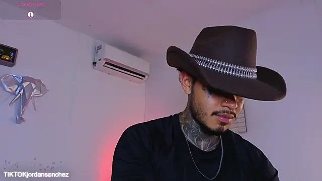 Snapshot of JordanSmiith_ chatting on January 6, 2026, 8:45 pm JordanSmiith online show from January 6, 2026, 8:45 pm