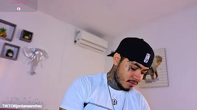 Snapshot of JordanSmiith_ chatting on January 11, 2026, 4:23 pm JordanSmiith online show from January 11, 2026, 4:23 pm