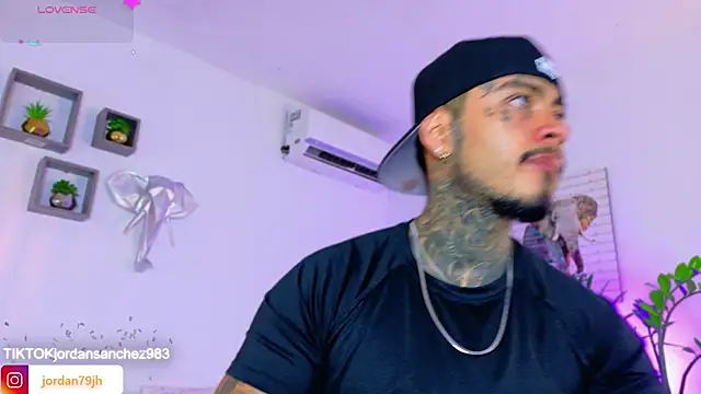 JordanSmiith  online show from April 4, 2026, 8:28 pm