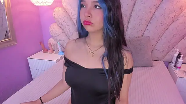 chloe watson  online show from January 4, 2025, 8:37 pm