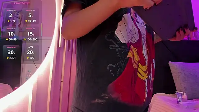 chloe watson  online show from November 28, 2025, 7:38 pm