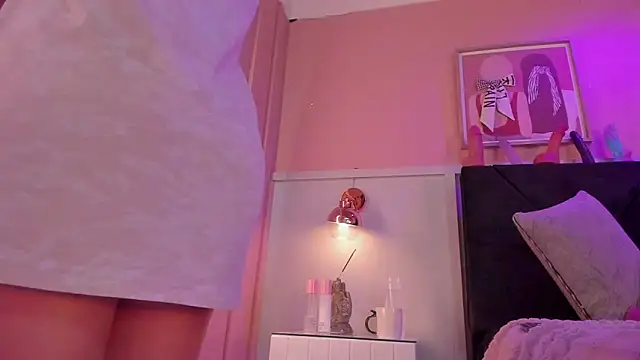 chloe watson  online show from November 29, 2025, 8:12 pm