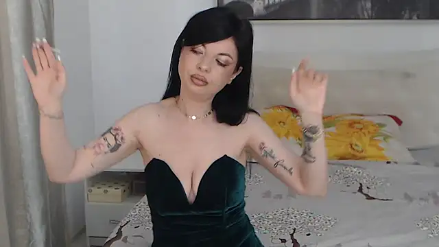 Snapshot of naughtymommy666 chatting on June 4, 2026, 1:17 pm naughtymommy666 online show from June 4, 2026, 1:17 pm
