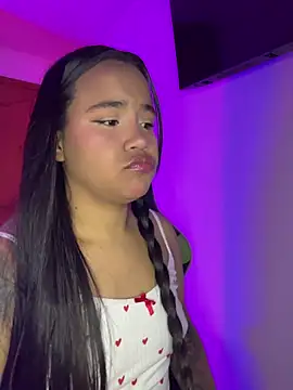 leila 22 online show from October 23, 2025, 7:18 am