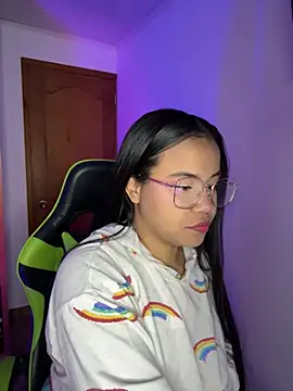 leila 22 online show from October 30, 2025, 7:21 am