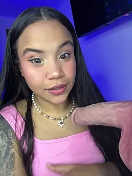 Snapshot of leila_22 chatting on February 2, 2026, 7:18 am leila 22 online show from February 2, 2026, 7:18 am