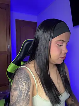 leila 22 online show from March 25, 2026, 7:58 am