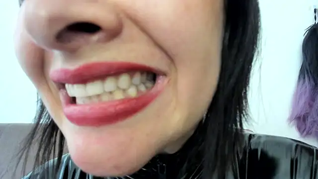 Snapshot of queen_fetish chatting on January 21, 2025, 9:36 pm queen fetish online show from January 21, 2025, 9:36 pm