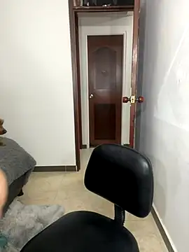 Snapshot of Charlotte_cutee18 chatting on October 13, 2025, 11:27 pm Charlotte cutee18 online show from October 13, 2025, 11:27 pm