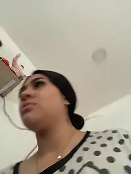 Snapshot of Charlotte_cutee18 chatting on October 14, 2025, 3:46 pm Charlotte cutee18 online show from October 14, 2025, 3:46 pm