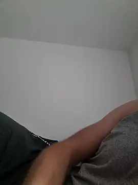 suarez1235 online show from November 17, 2025, 9:37 am