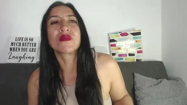 Snapshot of missbella1 chatting on December 18, 2024, 10:13 pm missbella1 online show from December 18, 2024, 10:13 pm