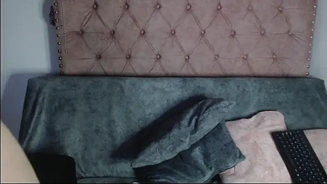 Snapshot of missbella1 chatting on October 15, 2025, 8:42 pm missbella1 online show from October 15, 2025, 8:42 pm