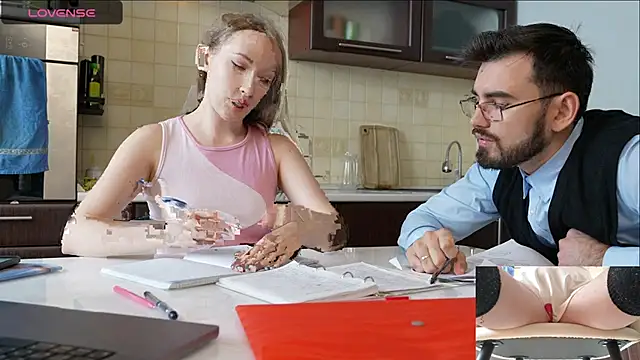 luxmuur online show from December 9, 2024, 9:06 am