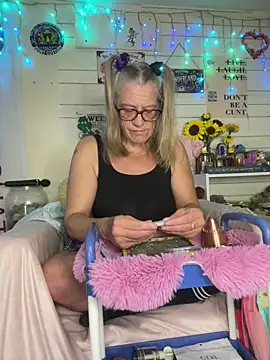 TrenaAnne online show from May 7, 2026, 2:44 pm