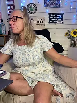TrenaAnne online show from May 18, 2026, 5:52 pm