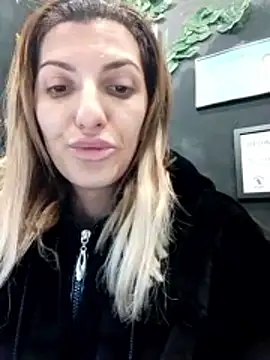 RileyLanna online show from December 23, 2025, 10:24 am