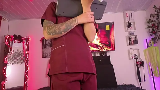 Alaia Asuka online show from October 23, 2025, 1:38 am