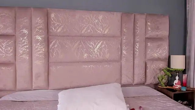 Snapshot of AnnieNasty chatting on October 13, 2025, 11:43 am AnnieNasty online show from October 13, 2025, 11:43 am