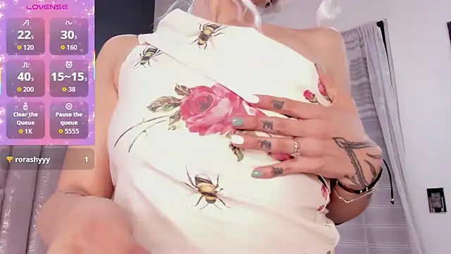 Snapshot of AnnieNasty chatting on November 13, 2025, 2:05 pm AnnieNasty online show from November 13, 2025, 2:05 pm