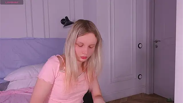 Beatrica Klein online show from December 8, 2024, 2:19 pm