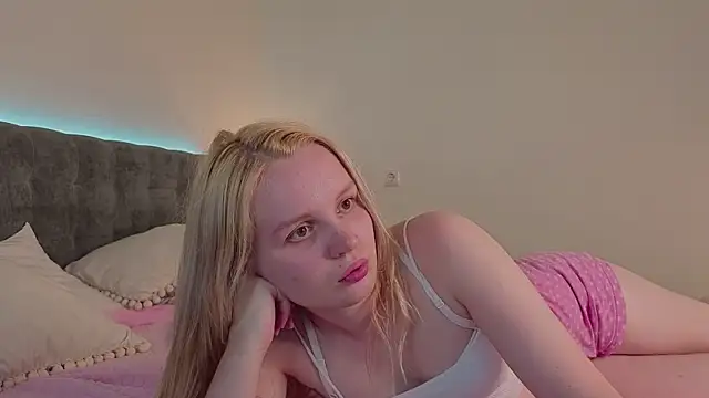 Snapshot of Beatrica_Klein chatting on July 6, 2026, 3:58 pm Beatrica Klein online show from July 6, 2026, 3:58 pm