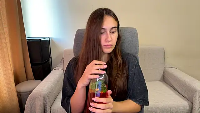 AliceKolltt online show from September 18, 2025, 10:06 am