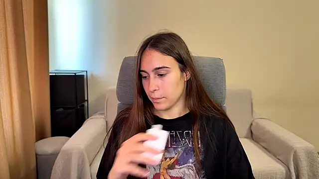 AliceKolltt online show from September 23, 2025, 9:34 am