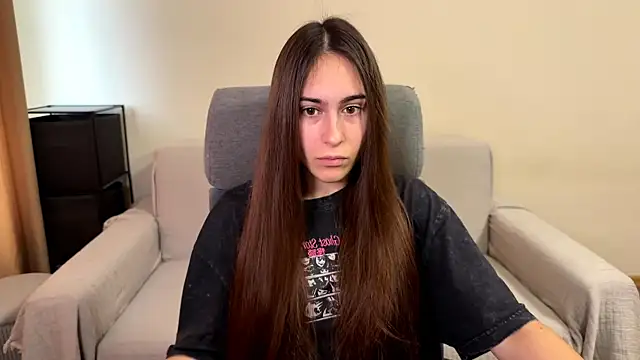 AliceKolltt online show from November 18, 2025, 9:47 am