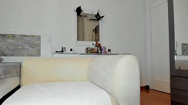 anisialuna  online show from March 26, 2026, 5:35 am