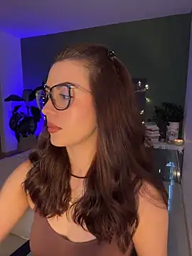 EmaSaenz online show from April 16, 2026, 10:01 pm