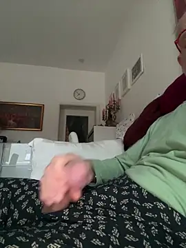 Frank22xx online show from October 16, 2025, 5:52 am