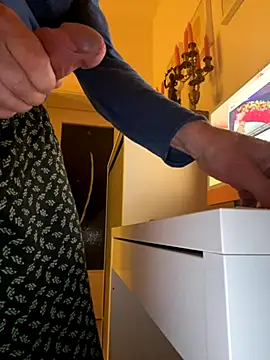 Frank22xx online show from October 18, 2025, 6:41 pm