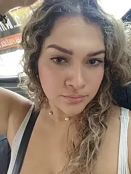 Sara smiiith211 online show from April 20, 2026, 5:48 pm