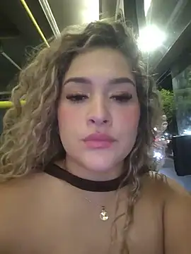 Sara smiiith211 online show from July 11, 2026, 11:50 pm