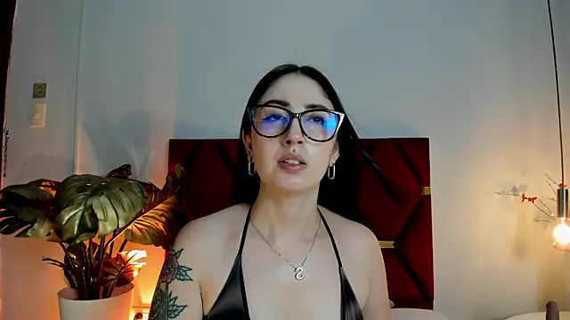 Emilywatsonn online show from April 9, 2026, 11:43 pm