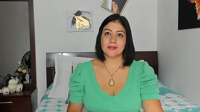 EmilyPeytonn online show from January 29, 2025, 2:42 pm