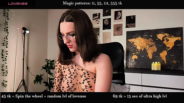 Snapshot of Alicia_x_art chatting on June 12, 2026, 7:35 pm Alicia x art online show from June 12, 2026, 7:35 pm