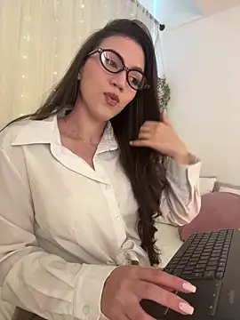 Snapshot of Amelia_Rouse chatting on June 20, 2026, 5:05 pm Amelia Rouse online show from June 20, 2026, 5:05 pm