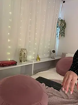 Snapshot of Amelia_Rouse chatting on June 26, 2026, 8:46 pm Amelia Rouse online show from June 26, 2026, 8:46 pm