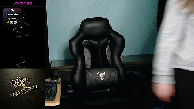 TreeJeanne online show from February 1, 2026, 6:17 pm