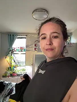 sylviahhh online show from May 24, 2026, 2:33 pm