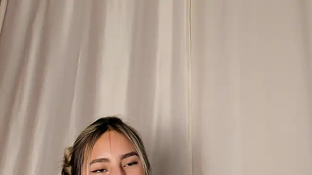  Emma Valka online show from December 24, 2024, 1:27 am