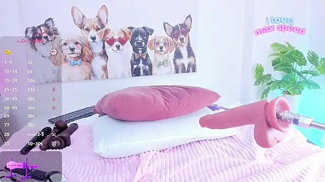 ashley nicoll online show from November 4, 2025, 1:43 pm