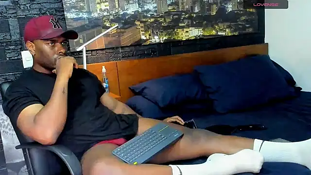 thomas santtos1 online show from February 18, 2025, 1:11 pm