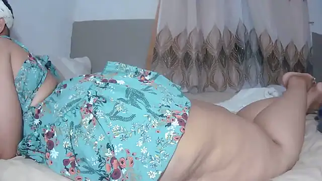 Snapshot of BustyThickyAss chatting on December 2, 2025, 7:20 pm BustyThickyAss online show from December 2, 2025, 7:20 pm