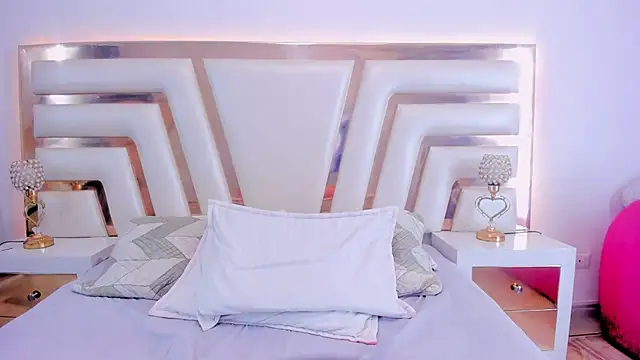 NinnaVous online show from March 13, 2025, 4:56 pm