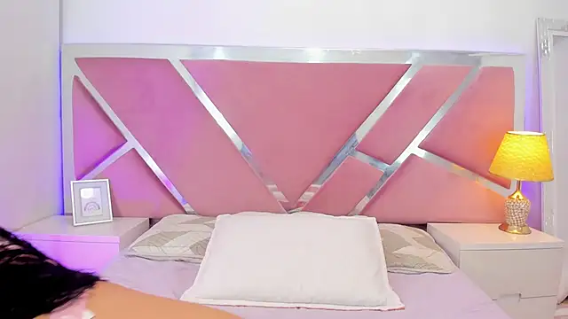 Snapshot of NinnaVous chatting on February 25, 2026, 12:37 pm NinnaVous online show from February 25, 2026, 12:37 pm